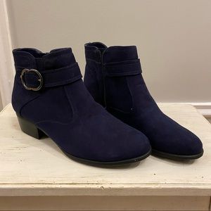 Navy blue suede booties Unisa